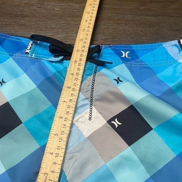 Hurley Shorts Mens 33 Blue Swim Boardshorts 10" inseam Geometric Squares - Picture 5 of 8